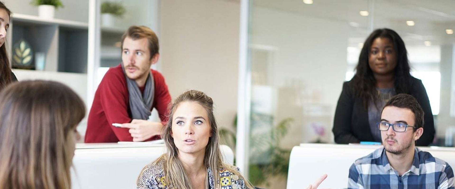 Effective Communication Strategies for Big Quiet Environments: Understanding Non-Verbal Communication